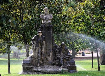france/bordeaux/landmark/statue-de-fernand-lafargue