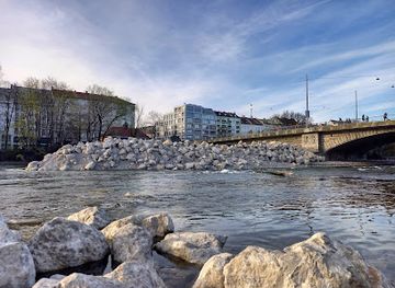 germany/munich/ludwigsvorstadt-isarvorstadt/landmark/steinwall-an-der-reichenbachbrucke