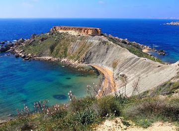 malta/ghajn-tuffieha-bay/landmark/gnejna-bay