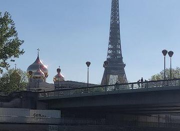 france/versailles/landmark/pont-de-l-alma