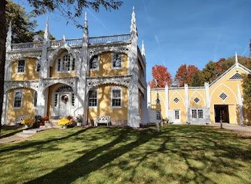 maine/biddeford/landmark/wedding-cake-house