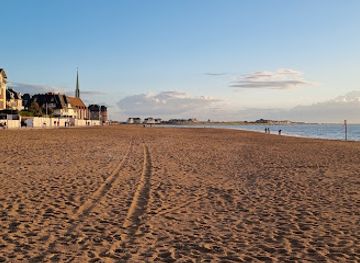 france/normandy-beaches/landmark/beach-temple