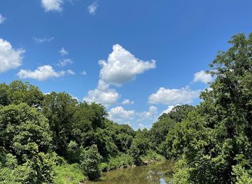 oklahoma/central-oklahoma/landmark/the-swinging-bridge