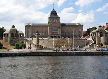 poland/szczecin-lagoon/landmark/szczecin-harbour