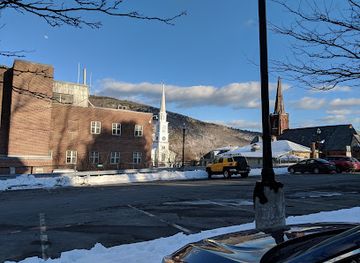vermont/brattleboro/landmark/high-grove-parking-lot
