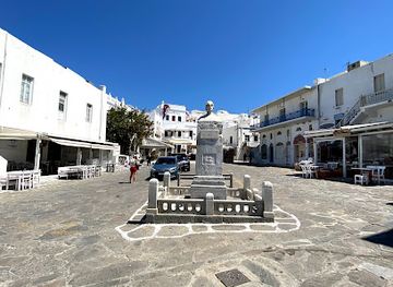 greece/mykonos/landmark/manto-mavrogenous-statue