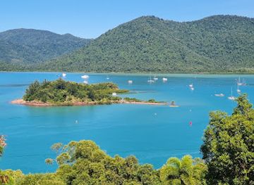 australia/airlie-beach/landmark/driftwood-tours