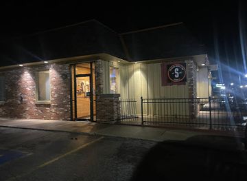 iowa/fort-dodge/landmark/sneakers-eatery-and-pub