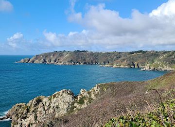 guernsey/portelet-bay/landmark/petit-port