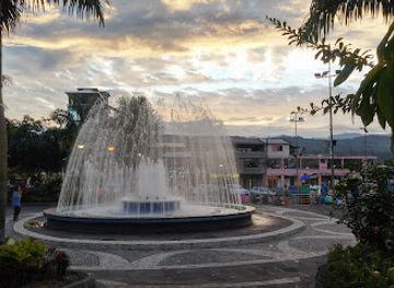 ecuador/oriente/landmark/parque-central-12-de-mayo