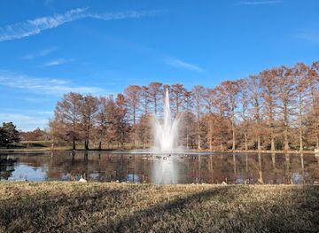 missouri/st-louis/landmark/round-lake-fountain