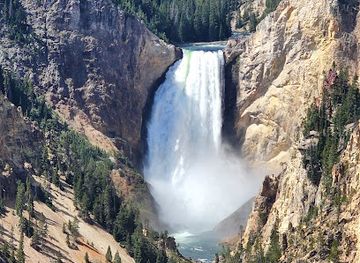 montana/yellowstone-national-park/landmark/canyon-visitor-education-center