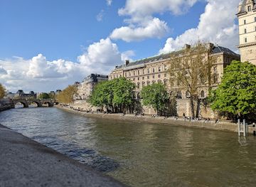 france/picardy/landmark/place-saint-michel