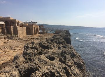 lebanon/south-lebanon/landmark/phoenician-wall
