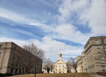 iowa/cedar-valley/landmark/old-capitol-museum