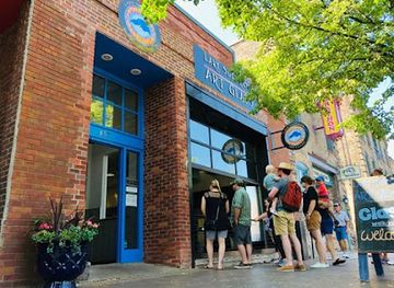 minnesota/duluth/landmark/lake-superior-art-glass