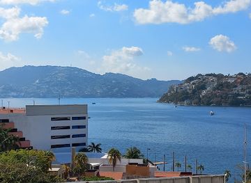 mexico/acapulco/acapulco-diamante/landmark/plaza-alvarez