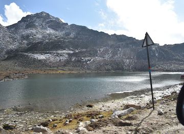 india/tawang/landmark/tingze-la-lake