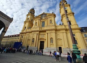 germany/munich/landmark/odeonspl