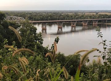 missouri/hannibal/landmark/mark-twain-memorial-bridge