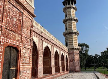 pakistan/lahore/landmark/tomb-of-emperor-jahangir