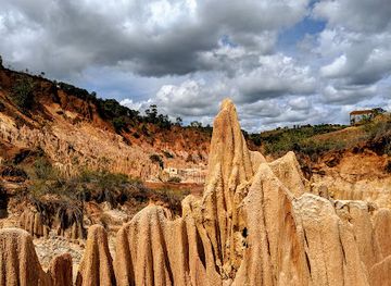 madagascar/antsiranana/landmark/tsingy-rouge