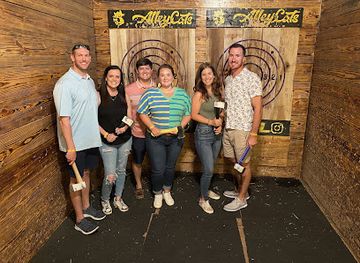 mississippi/hattiesburg/landmark/alley-cats-axe-throwing-company