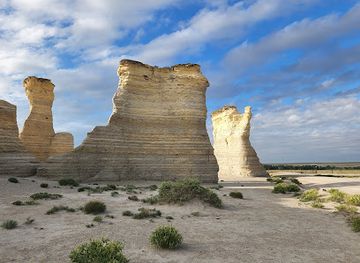 kansas/central-plains/landmark/monument-rocks-natural-landmark
