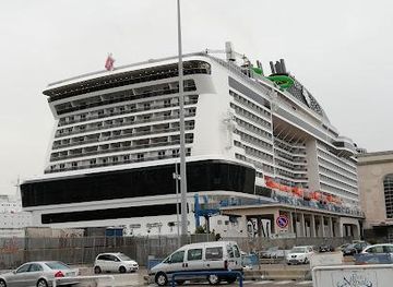 italy/campania/landmark/molo-angioino