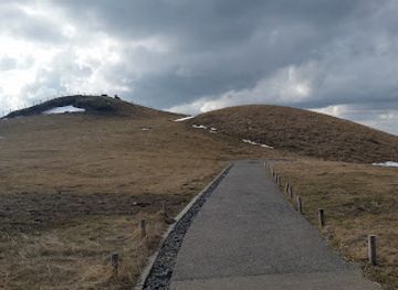 france/auvergne-volcanoes/landmark/creux-de-la-berte
