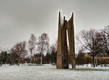 finland/helsinki/eira/landmark/memorial-to-seafarers-and-the-deceased-at-sea-sculpture