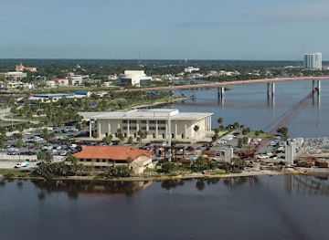 florida/daytona-beach/landmark/daytona-beach-area-convention-visitor-bureau