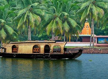 india/kerala-backwaters/landmark/kochi-beach