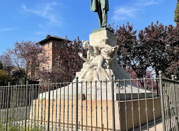 italy/turin/crocetta/landmark/monumento-a-galileo-ferraris