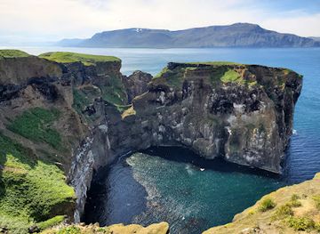 iceland/northwestern-region/landmark/drangey-tours