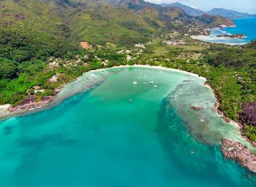 seychelles/ile-de-l-est/landmark/port-launay-beach