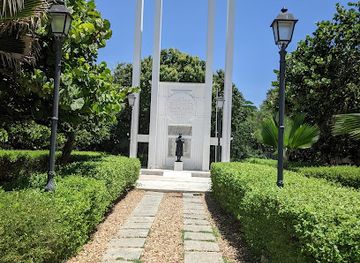 india/pondicherry/french-quarter/landmark/aux-combatants-dead-indies-french-homeland-povala