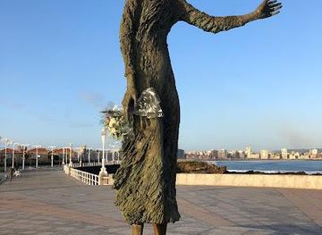spain/oviedo/landmark/monumento-a-la-madre-del-emigrante