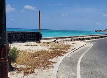 turks-and-caicos-islands/cockburn-town/landmark/queen-street-sign