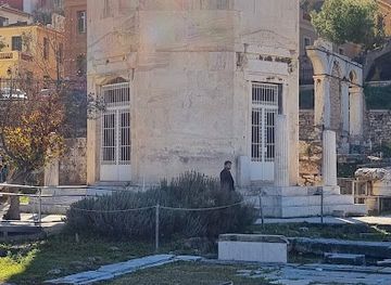 greece/athens/syntagma/landmark/late-roman-tower-wall-foundations