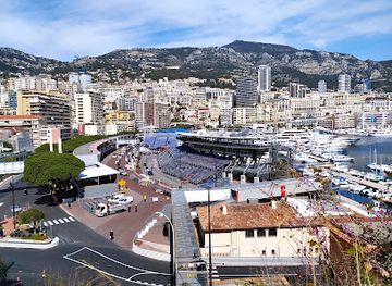 monaco/les-révoires/landmark/juan-manuel-fangio-statue