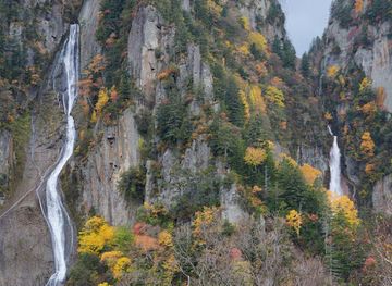 japan/hokkaido/landmark/ryusei-waterfalls