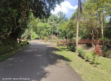brunei/telisai/landmark/tasek-lama-waterfall