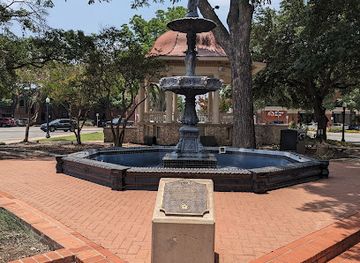 texas/new-braunfels/landmark/main-plaza-fountain