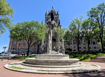 canada/quebec/landmark/place-d-armes
