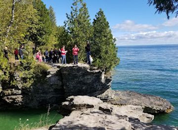 wisconsin/door-peninsula/landmark/cave-point-county-park