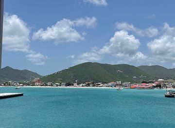sint-maarten/le-galion-beach/landmark/pirate-experience-the-rusty-parrot