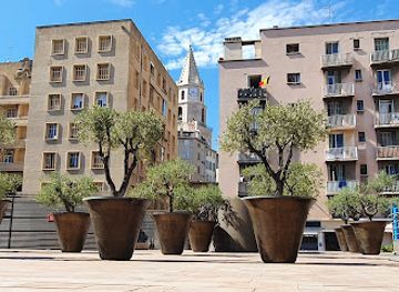 france/marseille/le-cours-julien/landmark/maison-diamantee