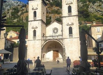 montenegro/kotor/landmark/square-of-the-arms