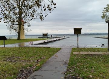 pennsylvania/erie/bayfront-district/landmark/public-dock